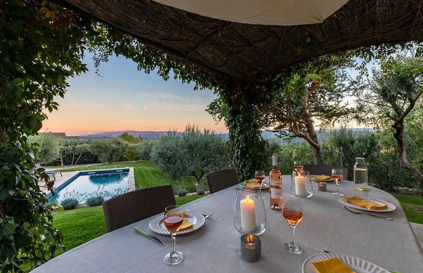 Les Oliviers Villa Gordes 0*,  France